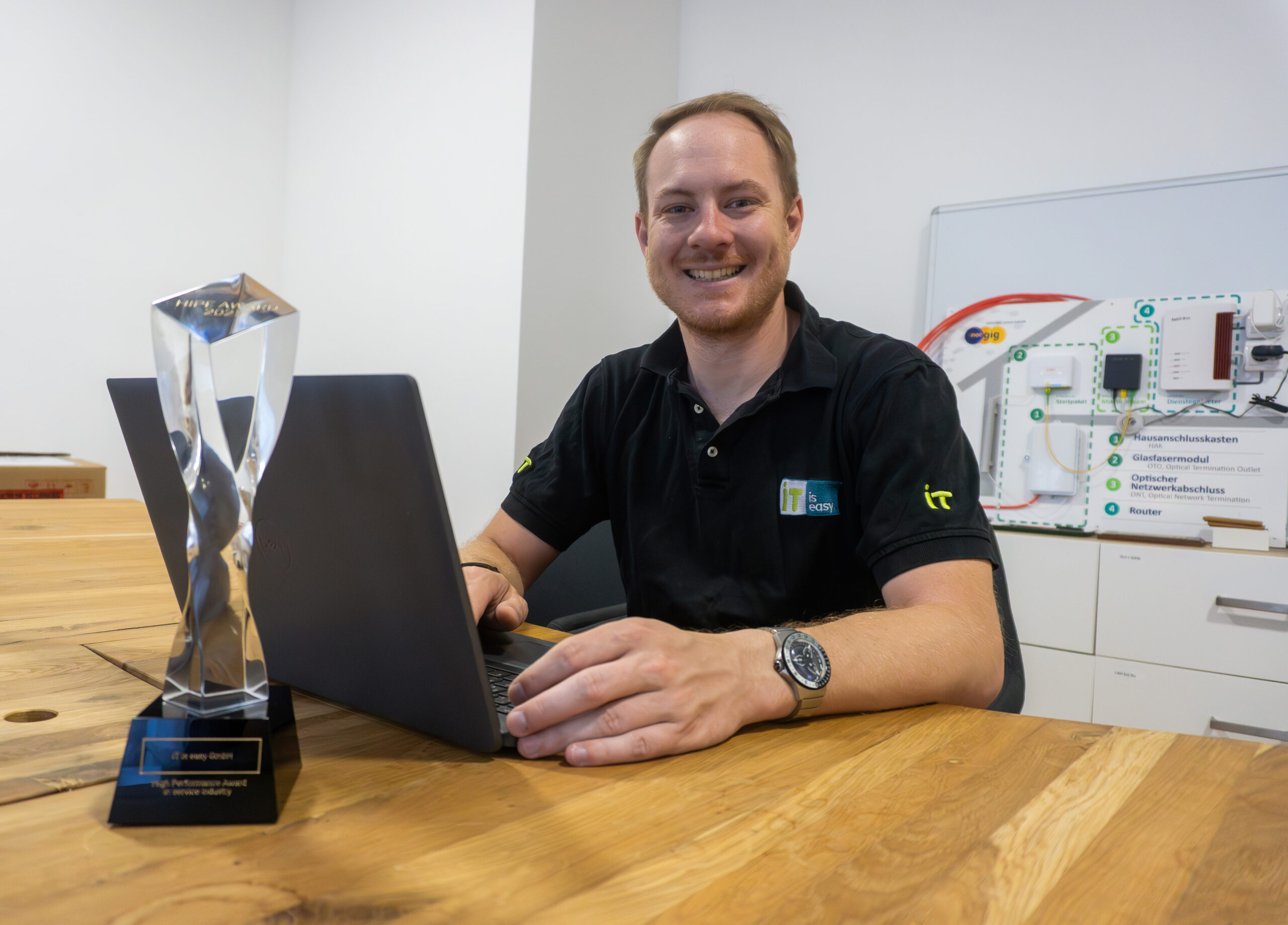 Sebastian Fessl mit HIPE Award - IT is easy GmbH Sebastian Fessl mit HIPE Award - IT is easy GmbH